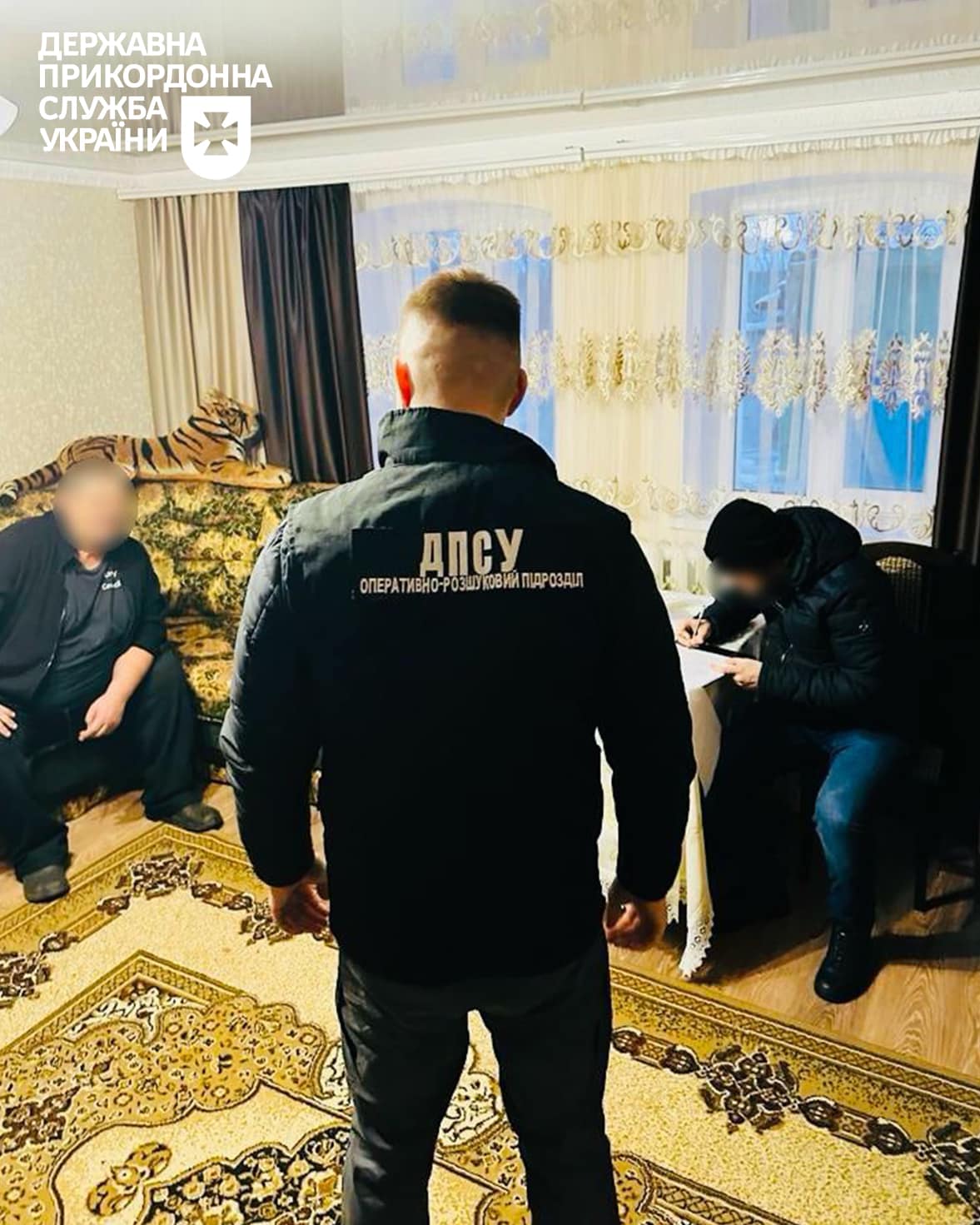 Прикарпатець разом зі спільниками вивозив чоловіків до ЄС
