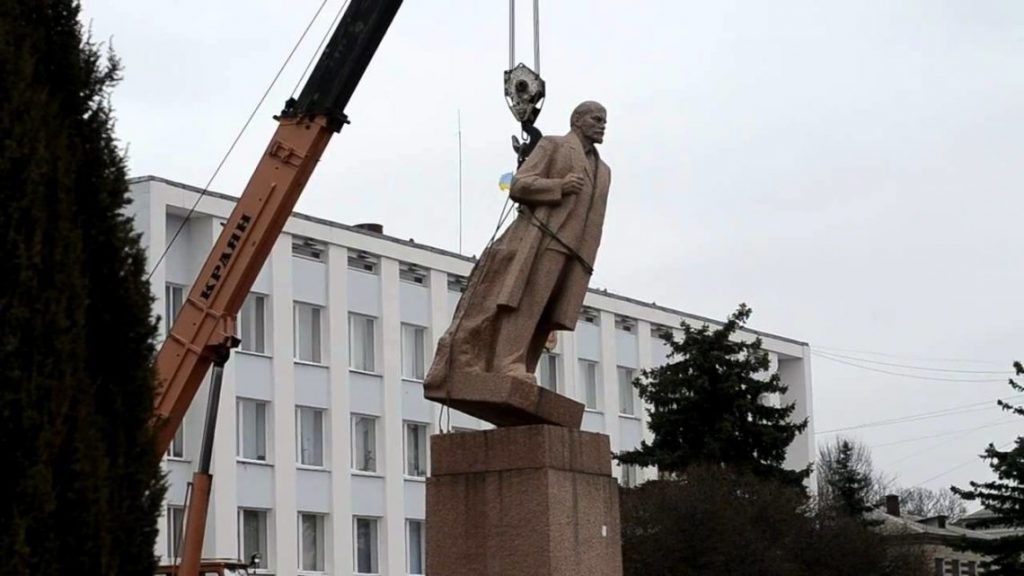 На Прикарпатті триває декомунізація
