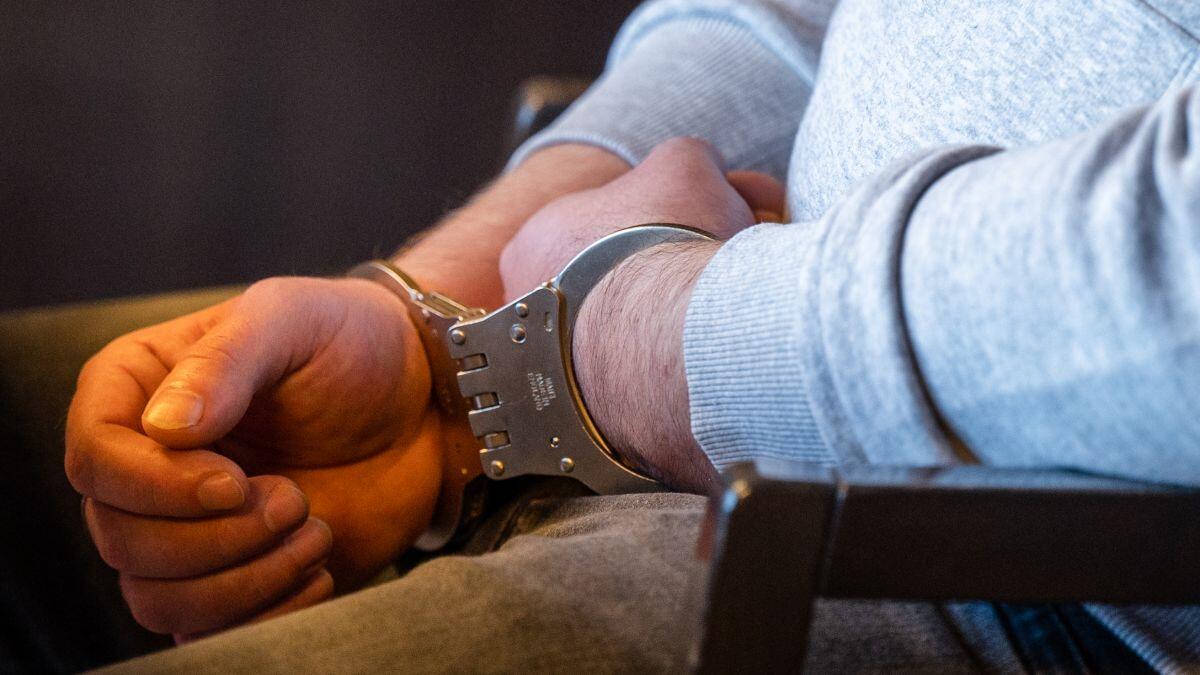 У Івано-Франківську судитимуть поліцейського, що вдарив пенсіонера